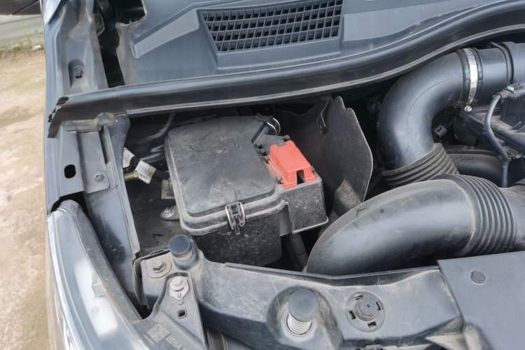 Used Mercedes-Benz V-Class 2022 V 260 Avantgarde Edition Engine Bay Right