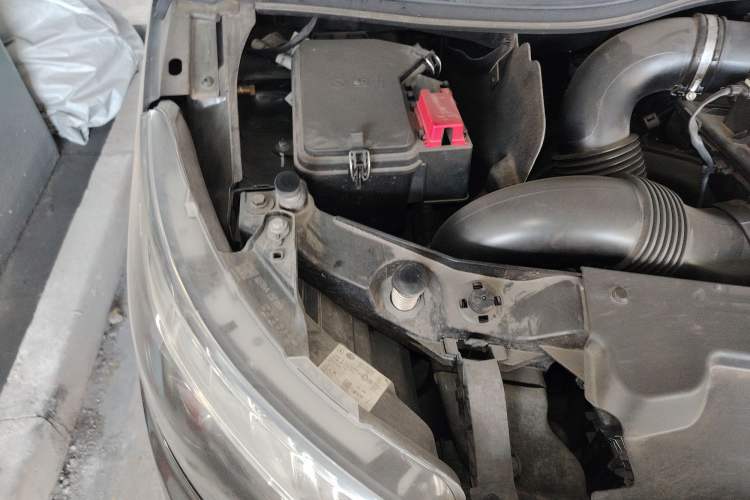 Used Mercedes-Benz V-Class 2022 V 260 L Long-wheelbase Luxury Edition Engine Bay Right