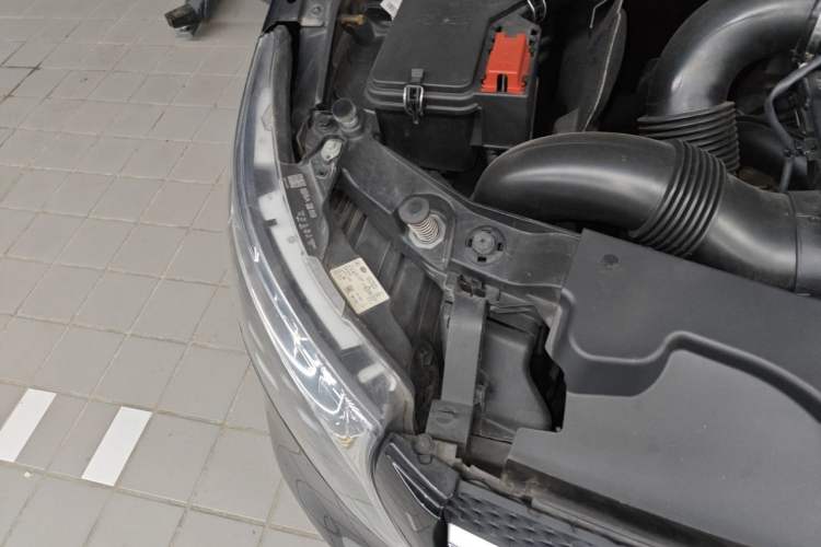 Used Mercedes-Benz V-Class 2022 V 260 Avantgarde Edition Engine Bay Right
