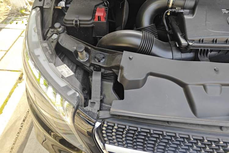 Used Mercedes-Benz V-Class 2022 V 260 L Long-wheelbase Luxury Edition Engine Bay Right