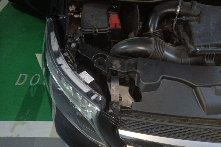 Used Mercedes-Benz V-Class 2022 V 260 Prestige Edition Engine Bay Right