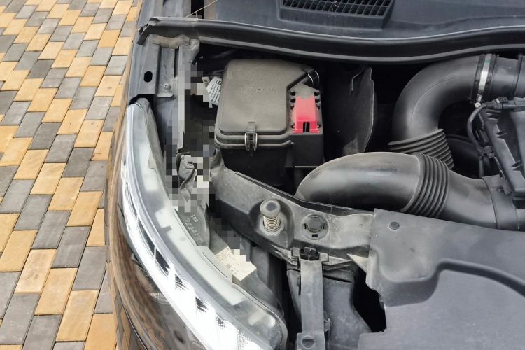 Used Mercedes-Benz V-Class 2022 V 260 Avantgarde Edition Engine Bay Right