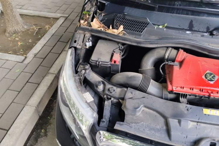Used Mercedes-Benz V-Class  Engine Bay Right