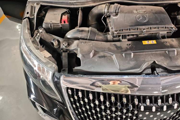 Used Mercedes-Benz V-Class 2022 V 260 Avantgarde Edition Engine Bay Right