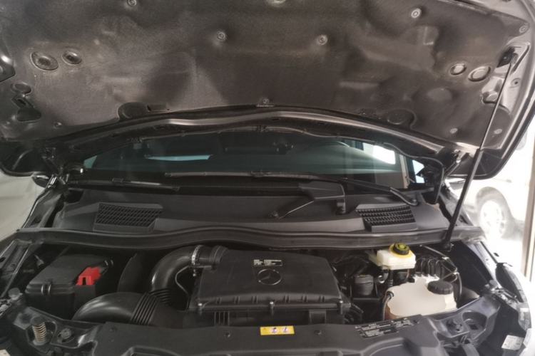 Used Mercedes-Benz V-Class 2022 V 260 Avantgarde Edition Engine Bay