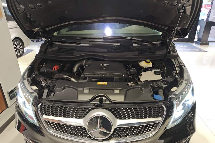 Used Mercedes-Benz V-Class 2022 V 260 L Long-wheelbase Luxury Edition Engine Bay