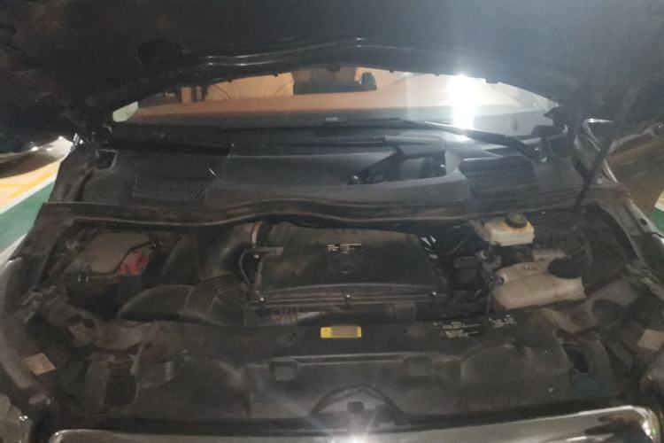 Used Mercedes-Benz V-Class 2022 V 260 Avantgarde Edition Engine Bay