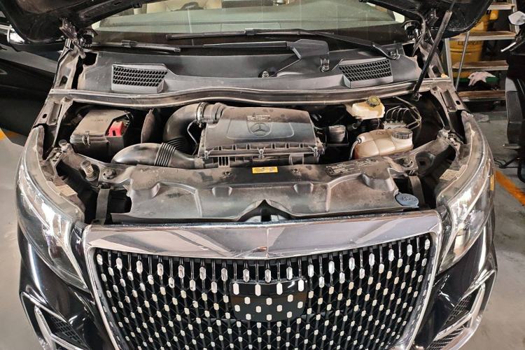 Used Mercedes-Benz V-Class 2022 V 260 Avantgarde Edition Engine Bay
