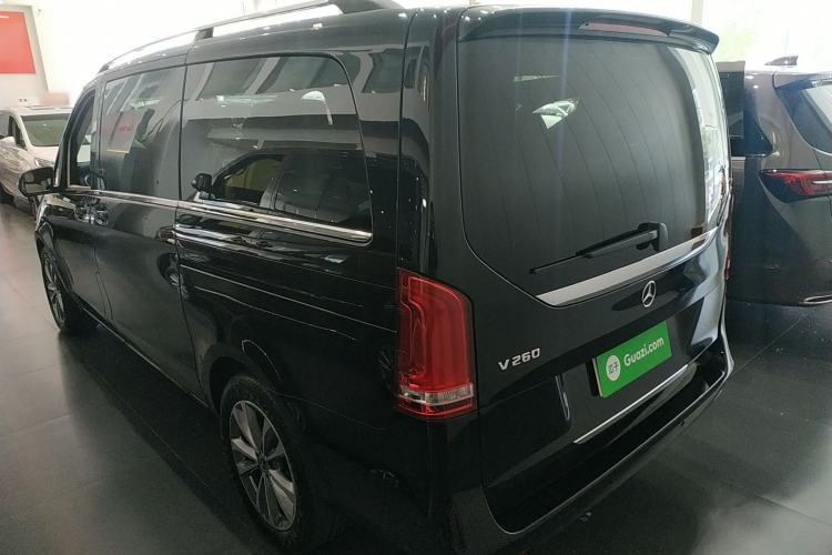 Used Mercedes-Benz V-Class 2022 V 260 Avantgarde Edition Exterior 2