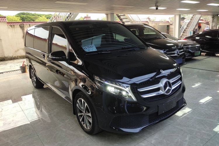 Used Mercedes-Benz V-Class 2022 V 260 Avantgarde Edition Exterior 2