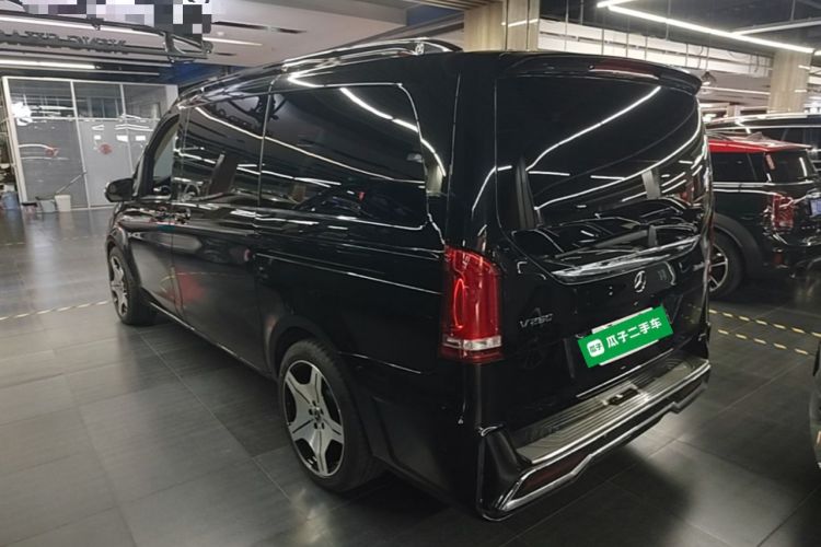 Used Mercedes-Benz V-Class 2022 V 260 Avantgarde Edition Exterior 2