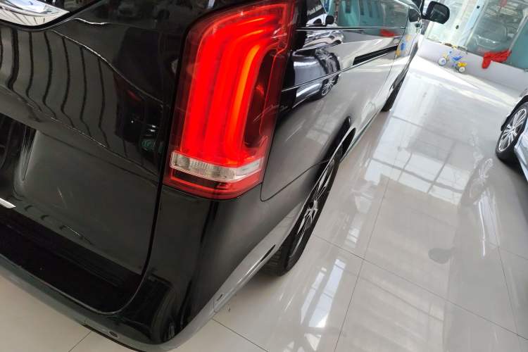 Used Mercedes-Benz V-Class 2022 V 260 L Long Wheelbase Prestige Edition Exterior 3