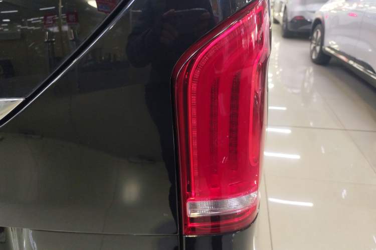 Used Mercedes-Benz V-Class 2022 V 260 L Long-wheelbase Luxury Edition Exterior 3