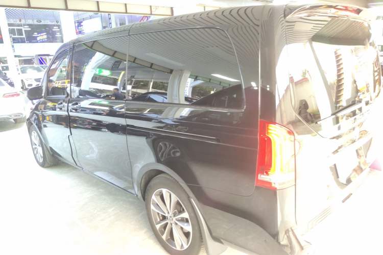 Used Mercedes-Benz V-Class 2022 V 260 Avantgarde Edition Exterior 3