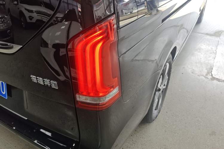 Used Mercedes-Benz V-Class 2022 V 260 L Long Wheelbase Prestige Edition Exterior 3