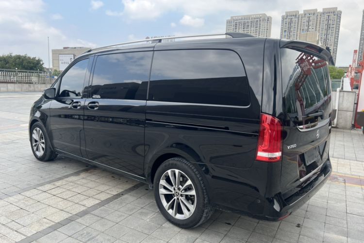 Used Mercedes-Benz V-Class 2022 V 260 Avantgarde Edition Exterior 3
