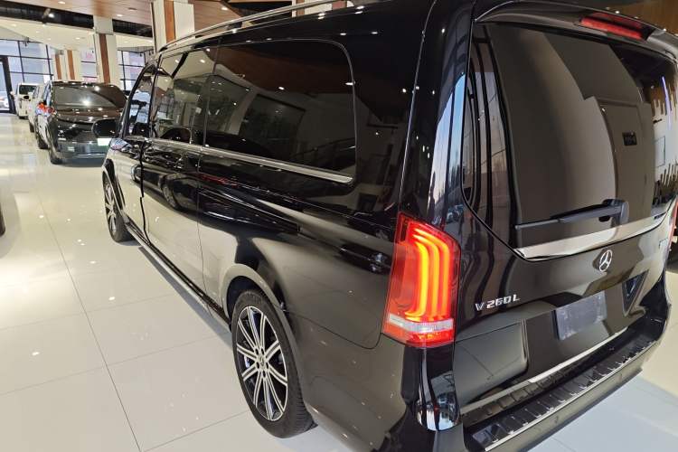 Used Mercedes-Benz V-Class 2022 V 260 L Long-wheelbase Luxury Edition Exterior 3