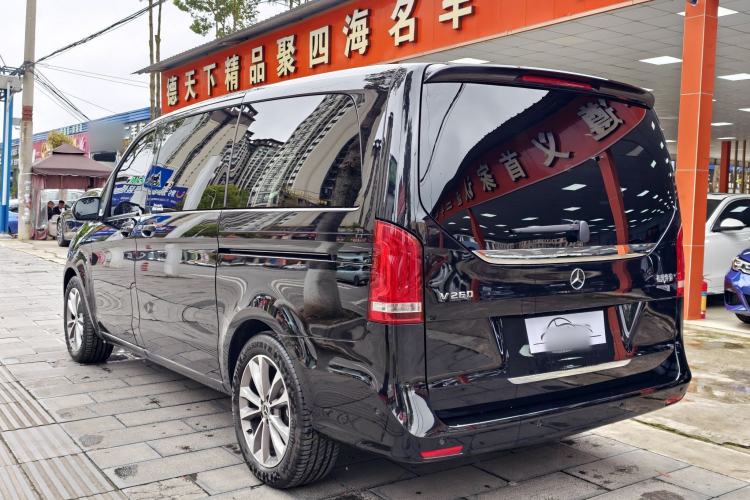 Used Mercedes-Benz V-Class 2022 V 260 Avantgarde Edition Exterior 4