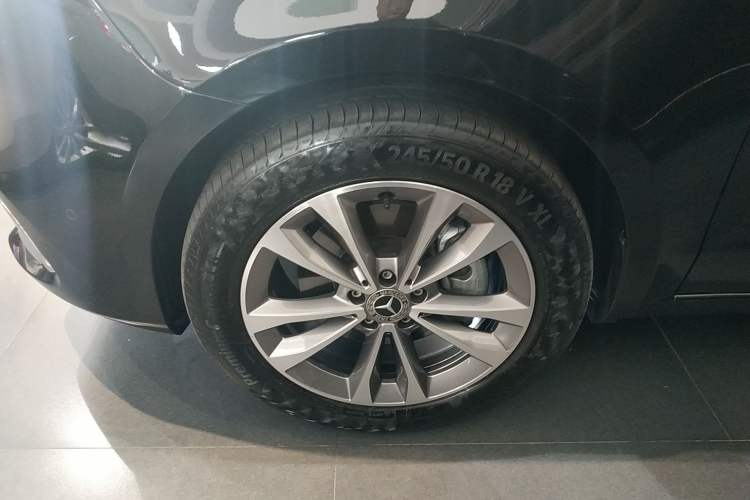 Used Mercedes-Benz V-Class 2022 V 260 Avantgarde Edition Exterior 4