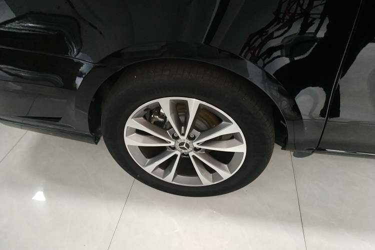Used Mercedes-Benz V-Class 2022 V 260 Avantgarde Edition Exterior 4