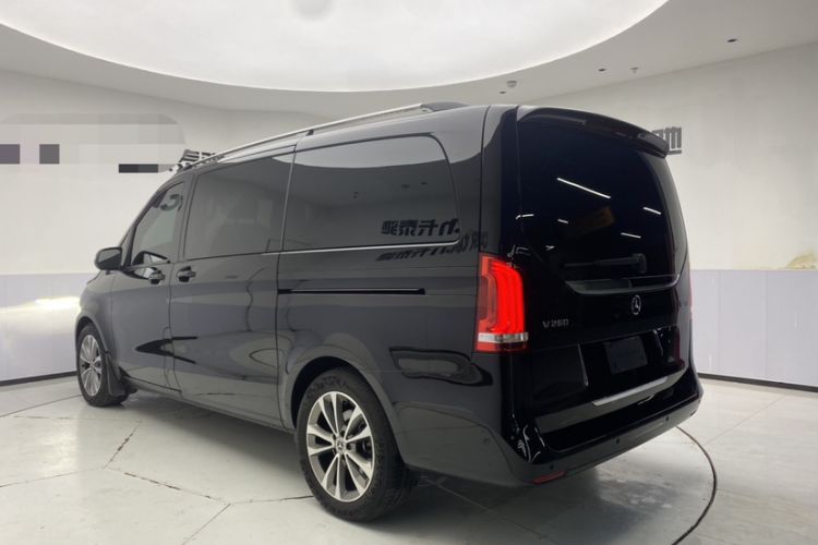 Used Mercedes-Benz V-Class 2022 V 260 Avantgarde Edition Exterior 4