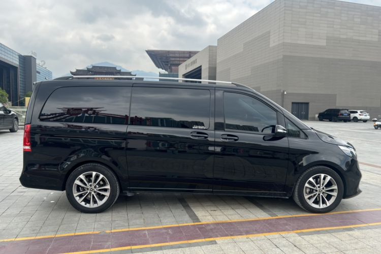 Used Mercedes-Benz V-Class 2022 V 260 Avantgarde Edition Exterior 4