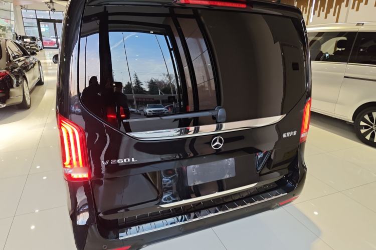 Used Mercedes-Benz V-Class 2022 V 260 L Long-wheelbase Luxury Edition Exterior 4