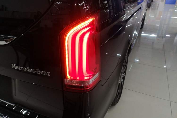 Used Mercedes-Benz V-Class 2022 V 260 L Long-wheelbase Luxury Edition Exterior 6