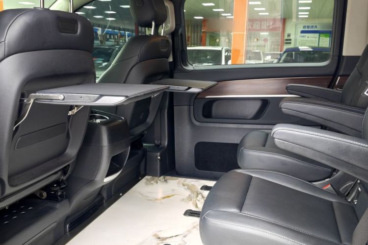 Used Mercedes-Benz V-Class 2022 V 260 Avantgarde Edition Exterior 8
