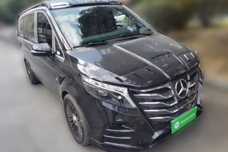 Used Mercedes-Benz V-Class 2022 V 260 Avantgarde Edition Front Right 45 Deg