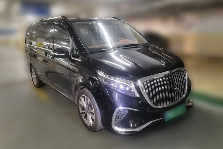 Used Mercedes-Benz V-Class 2022 V 260 Avantgarde Edition Front Right 45 Deg