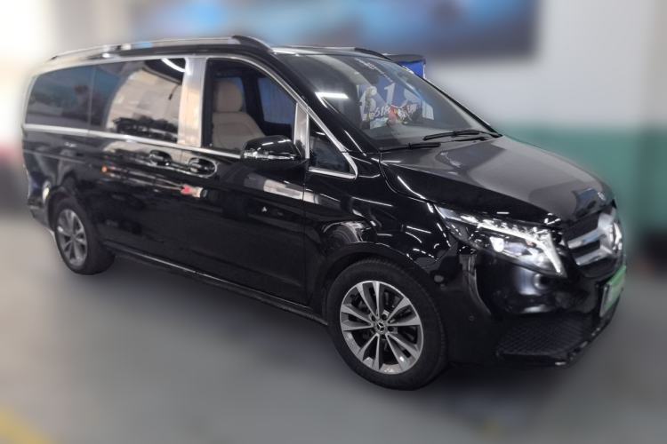 Used Mercedes-Benz V-Class 2022 V 260 Avantgarde Edition Front Right 45 Deg