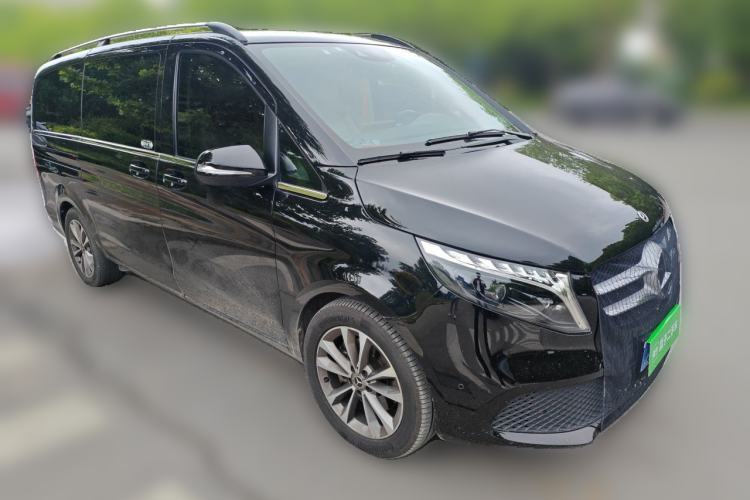Used Mercedes-Benz V-Class 2022 V 260 Avantgarde Edition Front Right 45 Deg