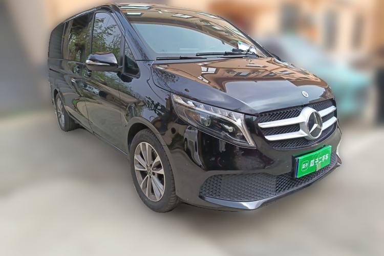 Used Mercedes-Benz V-Class 2022 V 260 Avantgarde Edition Front Right 45 Deg