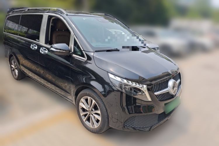 Used Mercedes-Benz V-Class 2022 V 260 Avantgarde Edition Front Right 45 Deg