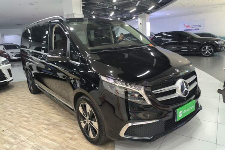 Used Mercedes-Benz V-Class 2022 V 260 Prestige Edition Front Right 45 Deg