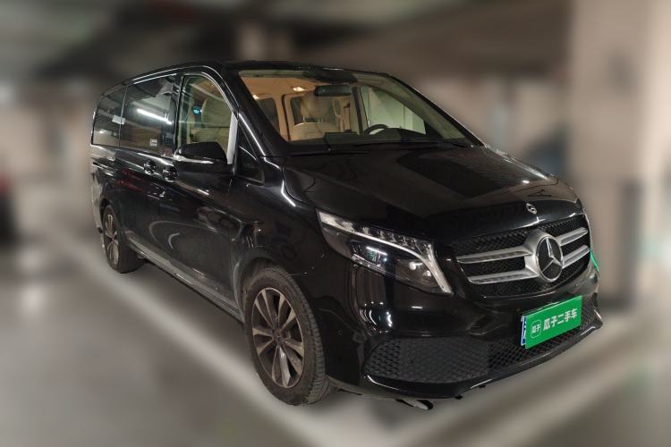 Used Mercedes-Benz V-Class 2022 V 260 Avantgarde Edition Front Right 45 Deg