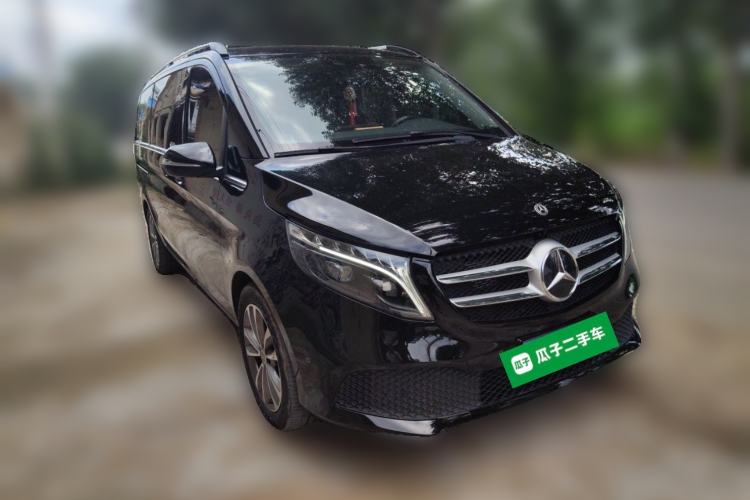 Used Mercedes-Benz V-Class 2022 V 260 Avantgarde Edition Front Right 45 Deg