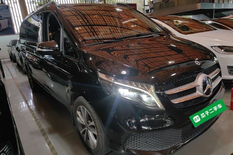 Used Mercedes-Benz V-Class 2022 V 260 Avantgarde Edition Front Right 45 Deg