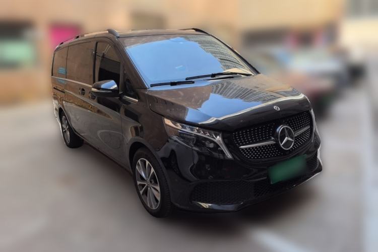 Used Mercedes-Benz V-Class 2022 V 260 Avantgarde Edition Front Right 45 Deg