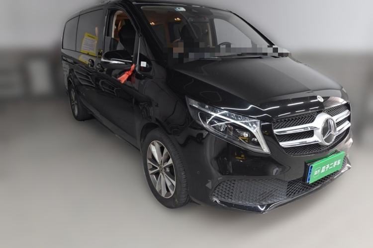 Used Mercedes-Benz V-Class 2022 V 260 Avantgarde Edition Front Right 45 Deg