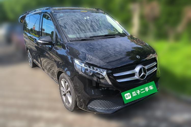 Used Mercedes-Benz V-Class 2022 V 260 Avantgarde Edition Front Right 45 Deg