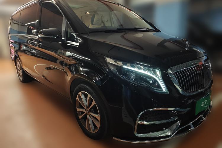 Used Mercedes-Benz V-Class 2022 V 260 Avantgarde Edition Front Right 45 Deg