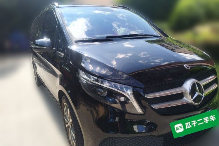 Used Mercedes-Benz V-Class 2022 V 260 Avantgarde Edition Front Right 45 Deg