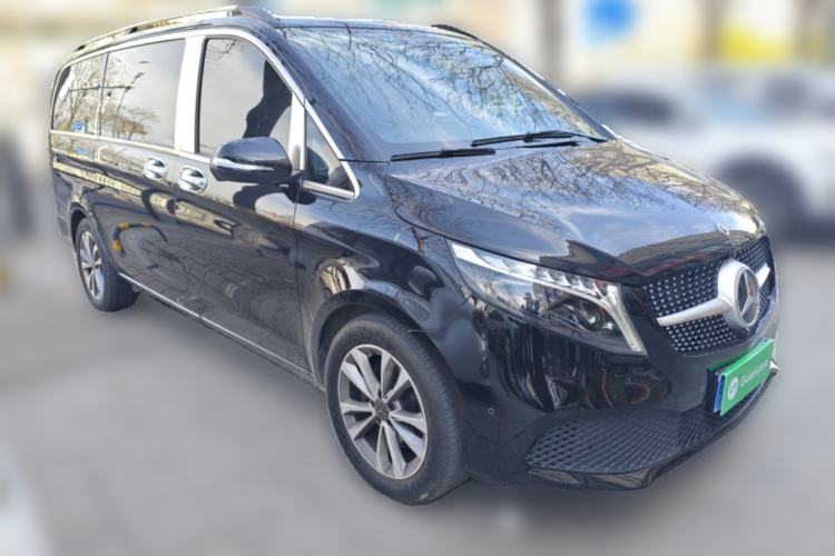 Used Mercedes-Benz V-Class 2022 V 260 Avantgarde Edition Front Right 45 Deg