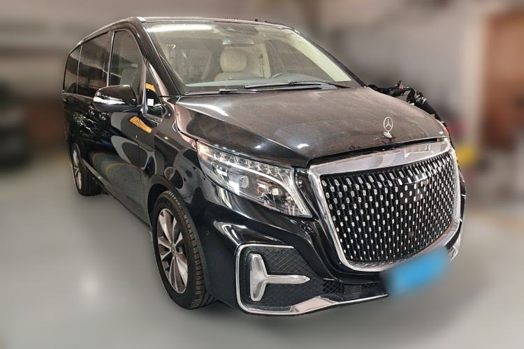 Used Mercedes-Benz V-Class 2022 V 260 Avantgarde Edition Front Right 45 Deg