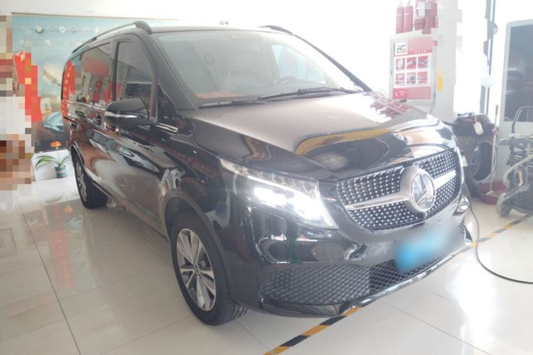 Used Mercedes-Benz V-Class 2022 V 260 Avantgarde Edition Front Right 45 Deg