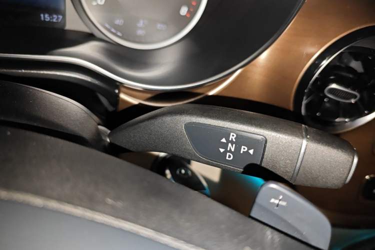 Used Mercedes-Benz V-Class 2022 V 260 Prestige Edition Gear Lever