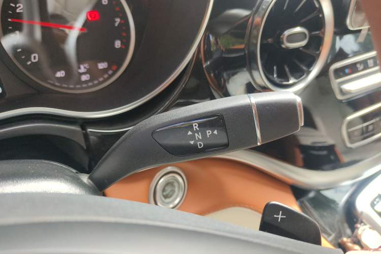 Used Mercedes-Benz V-Class 2022 V 260 L Long Wheelbase Prestige Edition Gear Lever