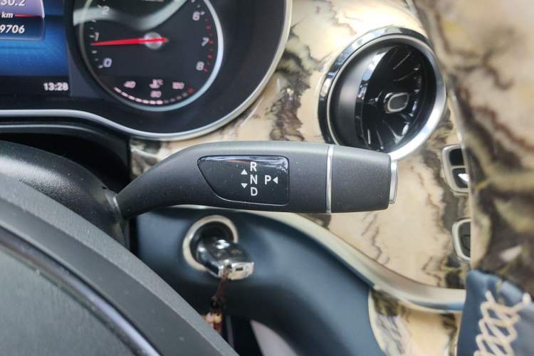 Used Mercedes-Benz V-Class 2022 V 260 L Long Wheelbase Prestige Edition Gear Lever